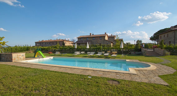 piscina appartamenti cortona